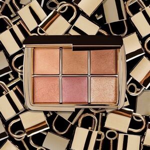HOURGLASS AMBIENT LIGHTING EDIT – UNLOCKED